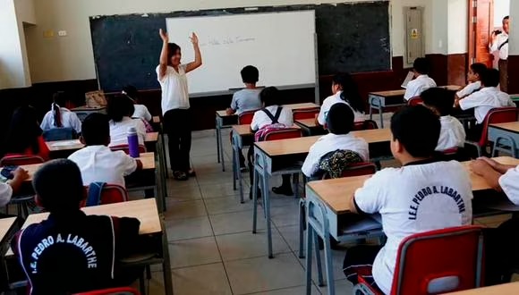 Minedu anuncia aumento salarial a docentes nombrados y contratados. / Foto: Diario Correo.