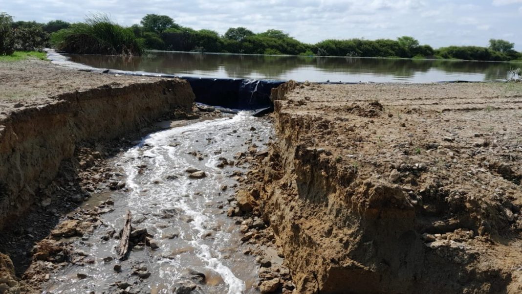 Agricultores exigen intervención de la EPS Grau ante posible desborde de su laguna de oxidación. / Foto: Pepe Álvarez.