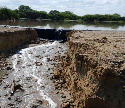 Agricultores exigen intervención de la EPS Grau ante posible desborde de su laguna de oxidación. / Foto: Pepe Álvarez.