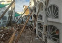 Sullana: varios nichos del cementación San José se derrumban tras las fuertes lluvias. / Foto: Gloria Pinedo Alburqueque.