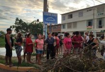 Vecinos de Santa Margarita protestan por calles inundadas y solicitan unidades de drenaje.