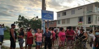 Vecinos de Santa Margarita protestan por calles inundadas y solicitan unidades de drenaje.