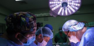 Piura: médicos de EsSalud realizan primera cirugía a fetal en vientre materno.