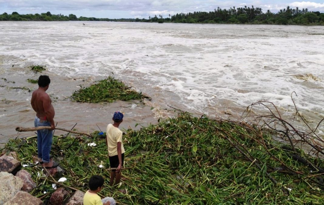 11 distritos en riesgo tras aumento del caudal del Río Chira a 3.000 metros cúbicos por segundo. / Foto: Andina.