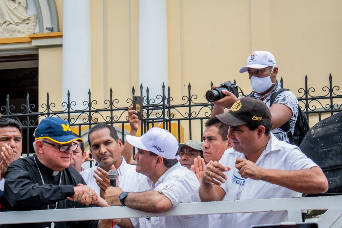 Cientos de piuranos acataron el paro regional este 18 de abril. / Foto: Walac Noticias / Anthony Camizán Palacios.