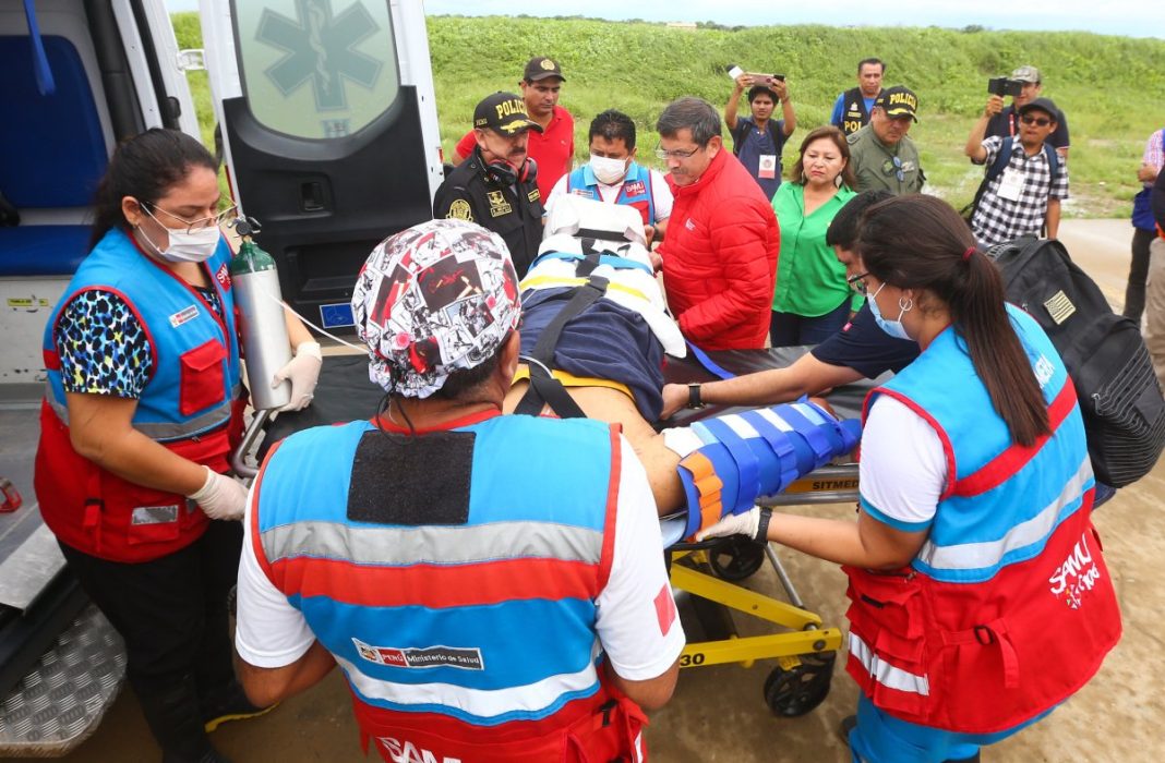 Emergencia por lluvias: evacúan a heridos de deslizamiento y gestantes a hospital en Piura.