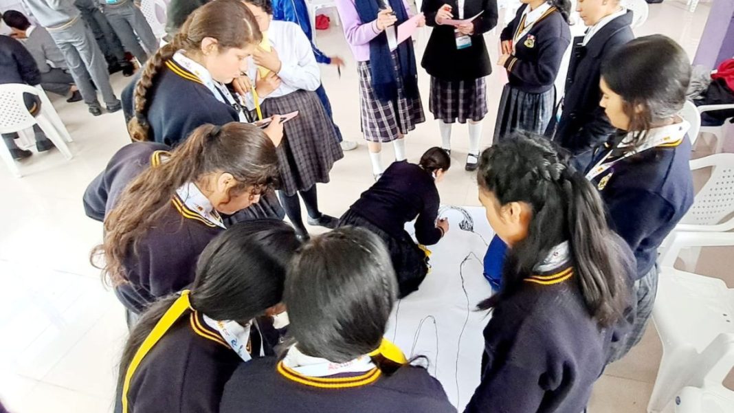 Más de 100 escolares ayabaquinos inician programa de formación para prevenir violencia de género. / Foto difusión.