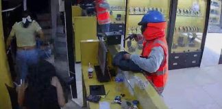 Piura: disfrazados de obreros, ladrones asaltan tienda de relojes