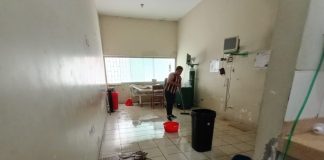 Pacientes del hospital Santa Rosa deben atenderse entre goteras y humedad. / Foto: Walac Noticias / David Tejada.