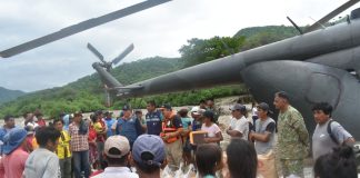 Ejército entrega 1.5 toneladas de ayuda alimentaria a Huarmaca. / Foto difusión.