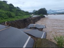 Emergencia por lluvias: autoridades coordina puente aéreo para población aislada en Salitral.