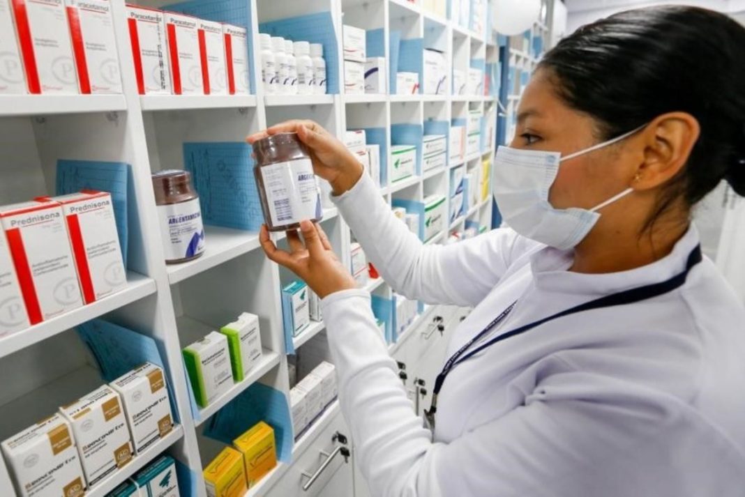 Sancionarán a farmacias que brinden tratamiento sin receta médica contra el dengue.