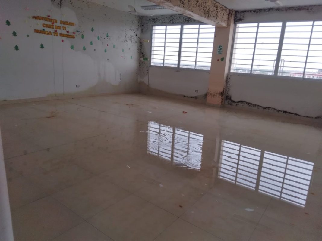 Lluvias en Piura: denuncian mal estado de aulas en colegio Los Algarrobos. / Foto cortesía.
