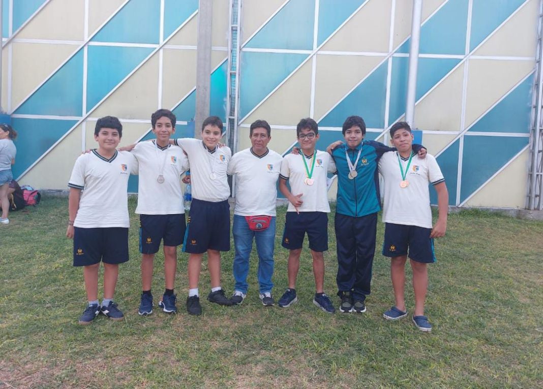 Estudiantes del colegio San Ignacio de Loyola destacaron en competencia de natación en Trujillo