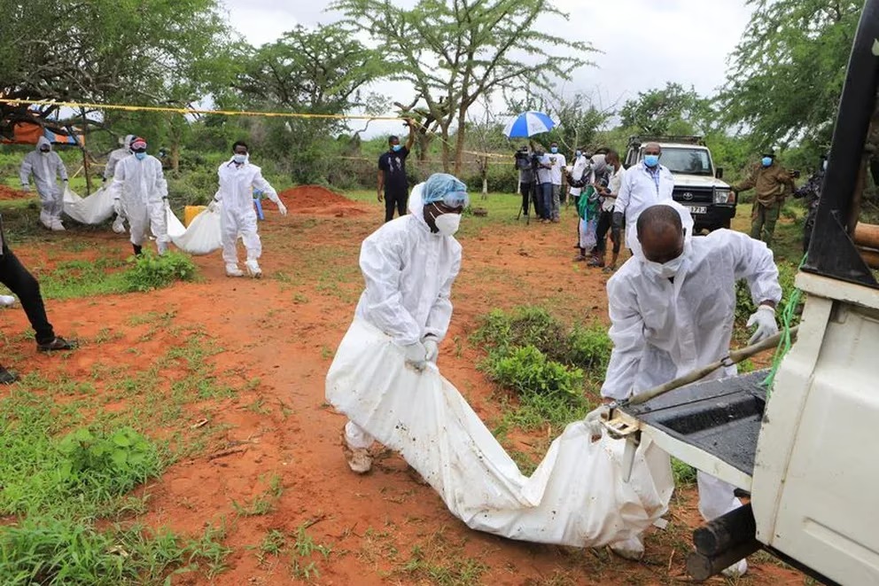 Aumentan a 145 los cadáveres hallados tras el ayuno mortal de seguidores de una secta en Kenia. / Foto: difusión.