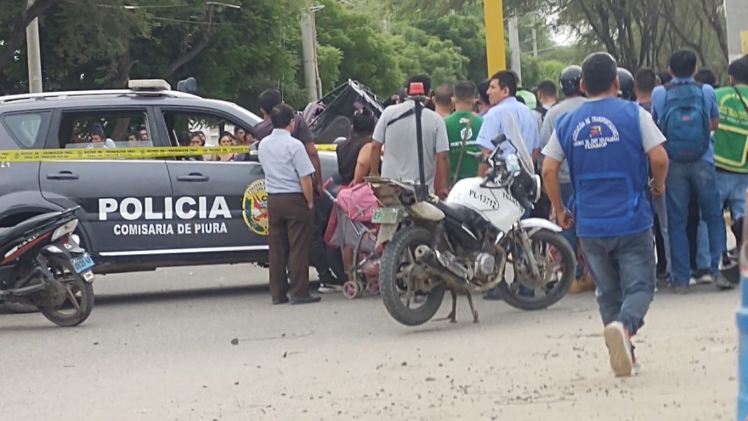 Joven mototaxista fallece tras impactar contra un semáforo en Piura. / Foto: Walac Noticias.