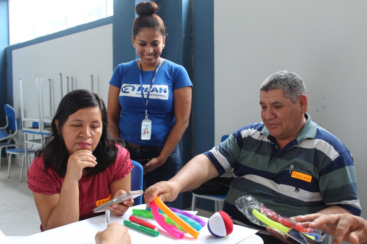 Más de 70 docentes reciben capacitación de soporte emocional en situación de emergencia.