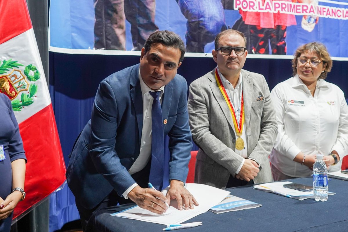 Gobernador y 65 alcaldes firman Pacto Regional por los niños de la región.
