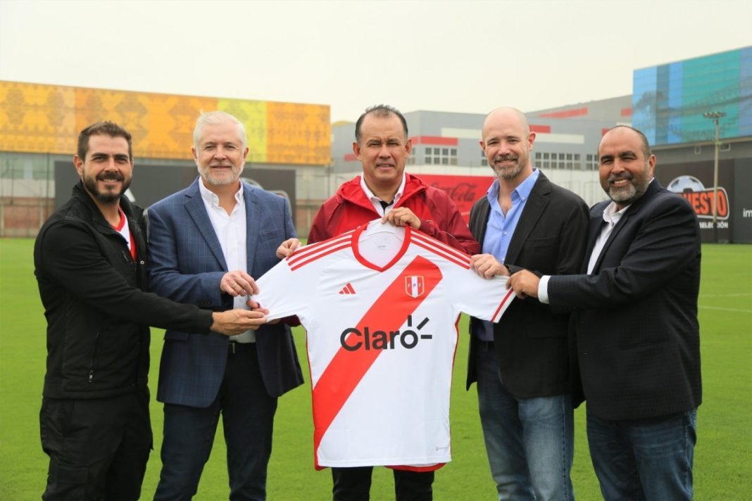 Claro es el nuevo auspiciador de las selecciones peruanas de fútbol