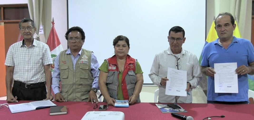 Autoridades de Tambogrande firman memorial para exigir fumigación por dengue.