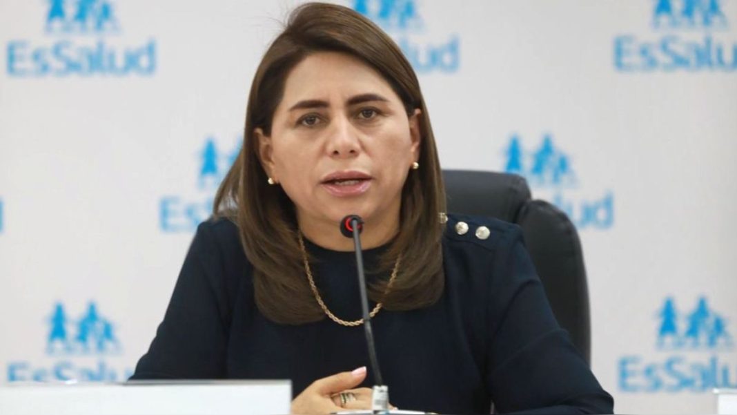 Congresistas piden a Rosa Gutiérrez que renuncie a EsSalud.