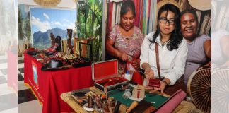 Artesana piurana expone productos hechos en cuero