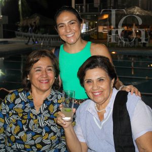 Carolina Mavila con Ana Silvia Augusto y Silvia Mavila.