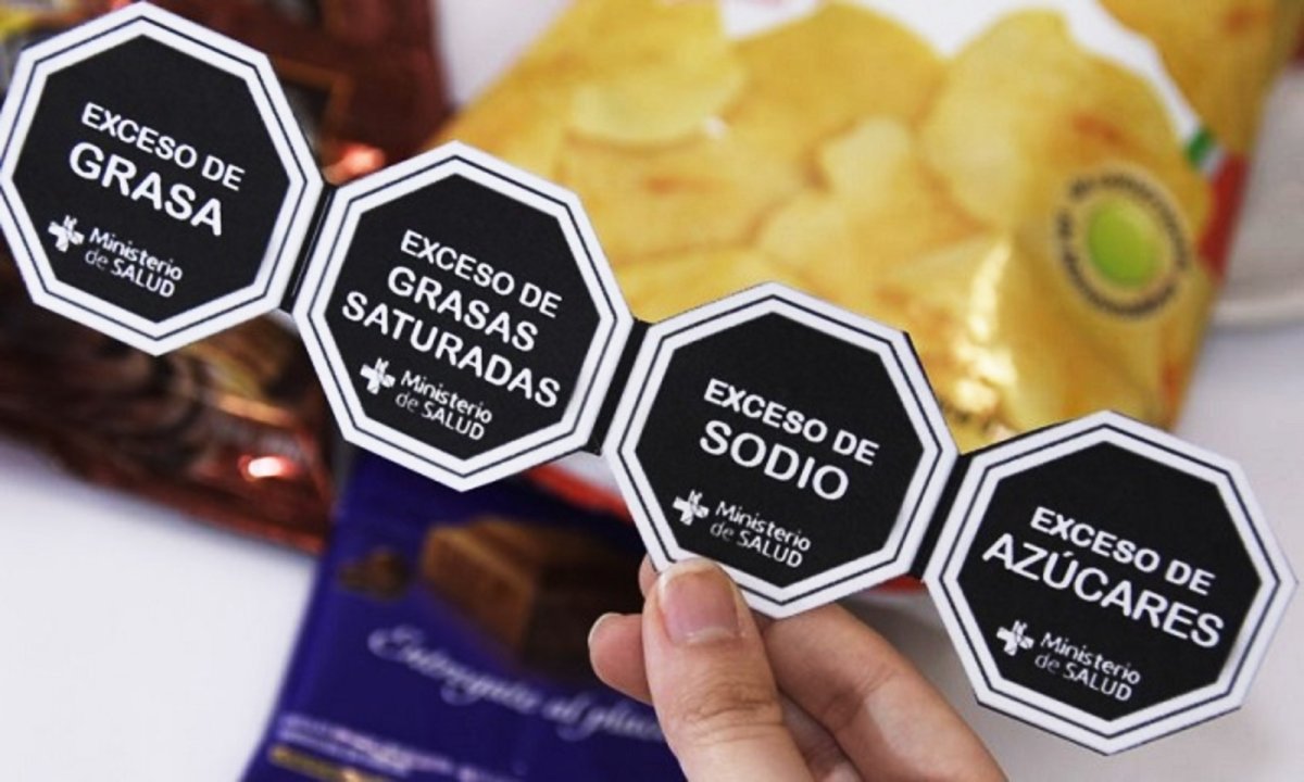 Octógonos adhesivos: alimentos y bebidas deben contar con medida.