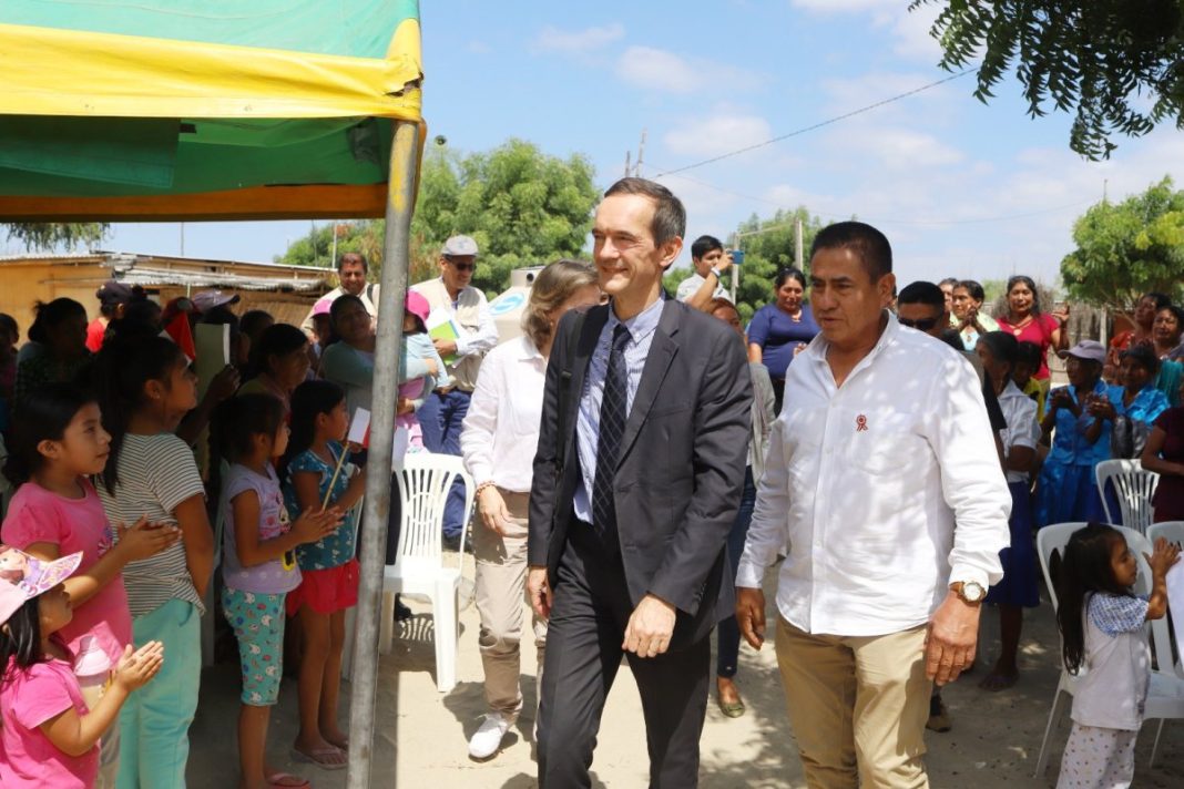 Embajador de Francia entrega ayuda de S/2 millones para familias afectadas por lluvias.