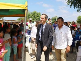 Embajador de Francia entrega ayuda de S/2 millones para familias afectadas por lluvias.