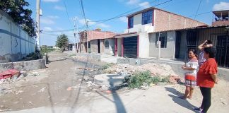 Vecinos de A.H. López Albújar piden solución definitiva a la EPS Grau ante el colapso de desagües.