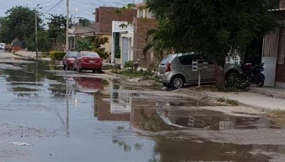 Sullana: colapso de desagües perjudica a familias e inunda calles y casas