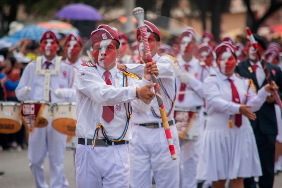 Colegio San Miguel de Piura obtiene el primer lugar del desfile escolar 2023.
