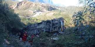 Despiste de ómnibus a abismo deja más de 10 fallecidos en la carretera Olmos-Huarmaca.