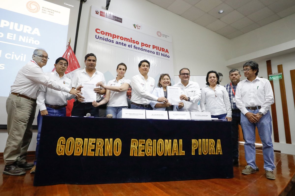 Ministra Hania Pérez y autoridades de Piura firman compromiso ante inicio de trabajos de prevención.