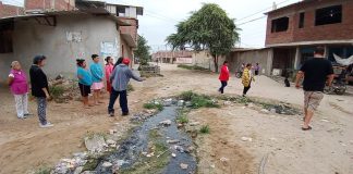 Vecinos del AA.HH. Santa Julia exigen continuidad de obra de agua y alcantarillado