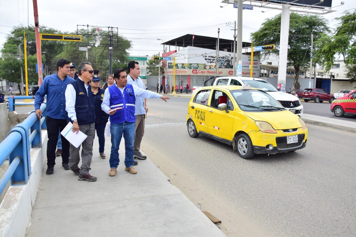 Piura: más de 70 vehículos soportan los puentes en hora punta