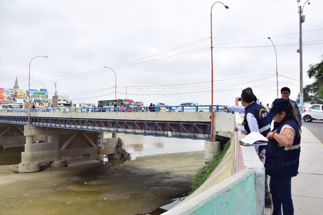 Retirarán semáforo instalado frente a puente Sánchez Cerro para evitar congestión vehicular.