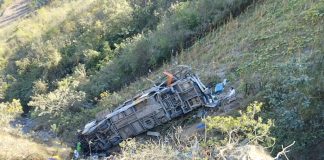Abren investigación contra conductor de bus que se volcó en Huarmaca