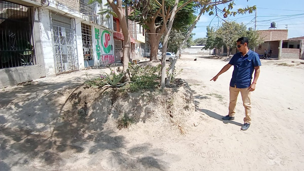 Más de 10 mil moradores de A.H. San Martín perjudicados por abandono de obra de pistas y veredas.