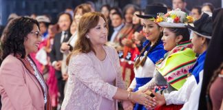 Dina Boluarte anuncia S/ 4,000 millones a programas para mujeres indígenas.