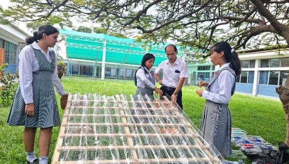 Estudiantes piuranas crean proyecto sostenible e innovador "Techo Tanque Ecológico"