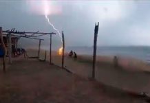 México: rayo mató a dos personas en una playa