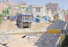 Huancayo: maquinaria derriba cinco postes dejando sin luz a más de tres mil familias