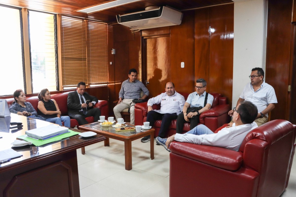 Reunión del viceministro de Vivienda y Urbanismo con el alcalde de Piura