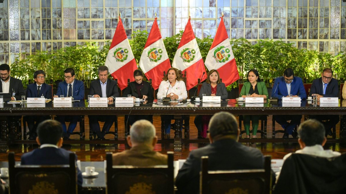 Autoridades locales se reunieron con presidenta Dina Boluarte para coordinar acciones ante el FEN