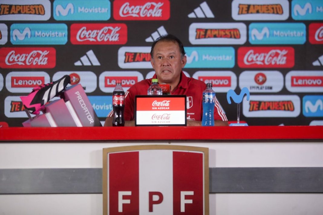 Juan Reynoso en conferencia de prensa dice que el equipo está preparado para jugar con Paraguay.