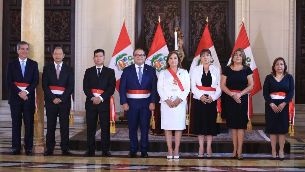 Dina Boluarte: juramentan a seis nuevos ministros de Estado.