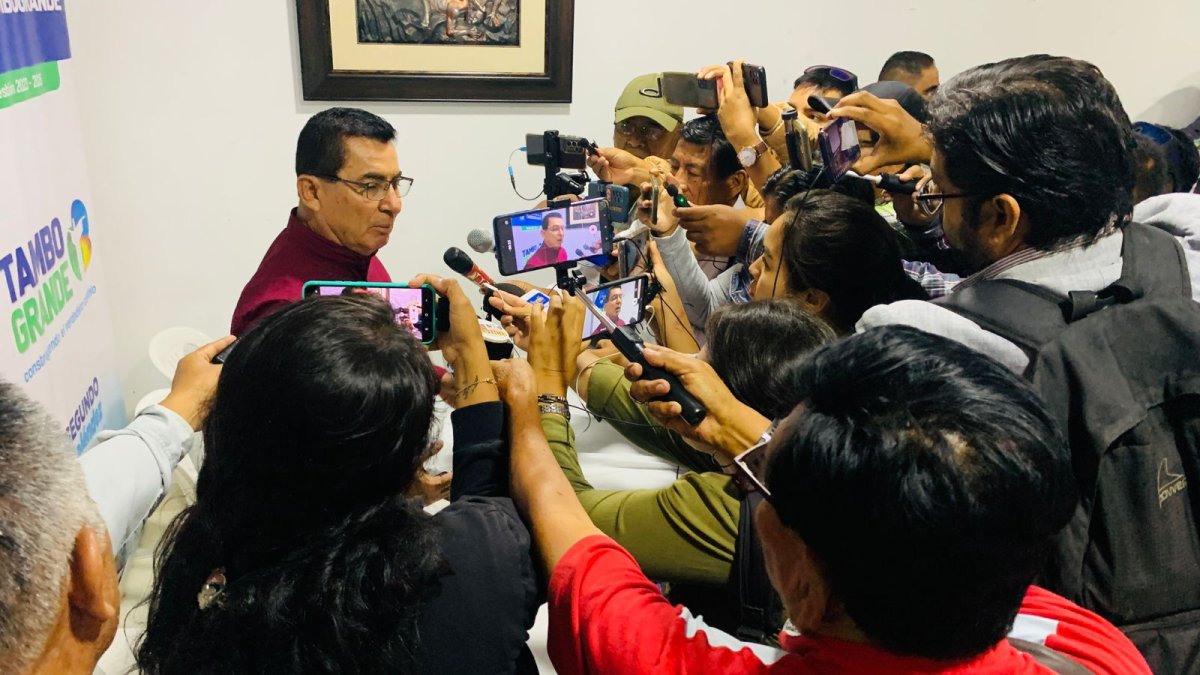 Alcalde ´presenta 5 fichas a programa Llankasun Perú
