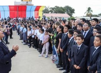 Piura: miles de personas se unieron para conformar el coro más grande del Perú